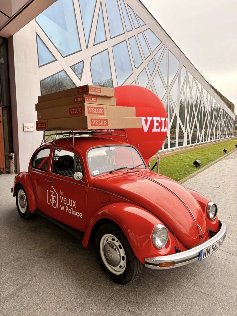 eksperci VELUX podczas prezentacji praktyk montażowych