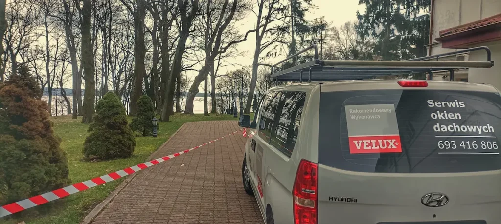 bezpieczna wymiana okna dachowego Velux w podlaskim